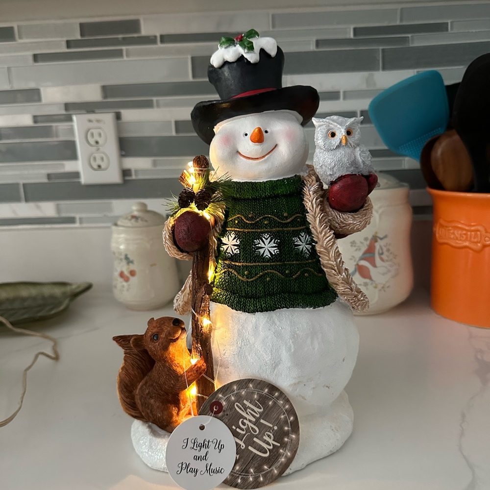 Lighted Snowman Plays Christmas Music with squirrel and owl 12” x 8” NWT